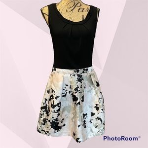 💐 2/$25 B-wear Beautiful like new floral skirt